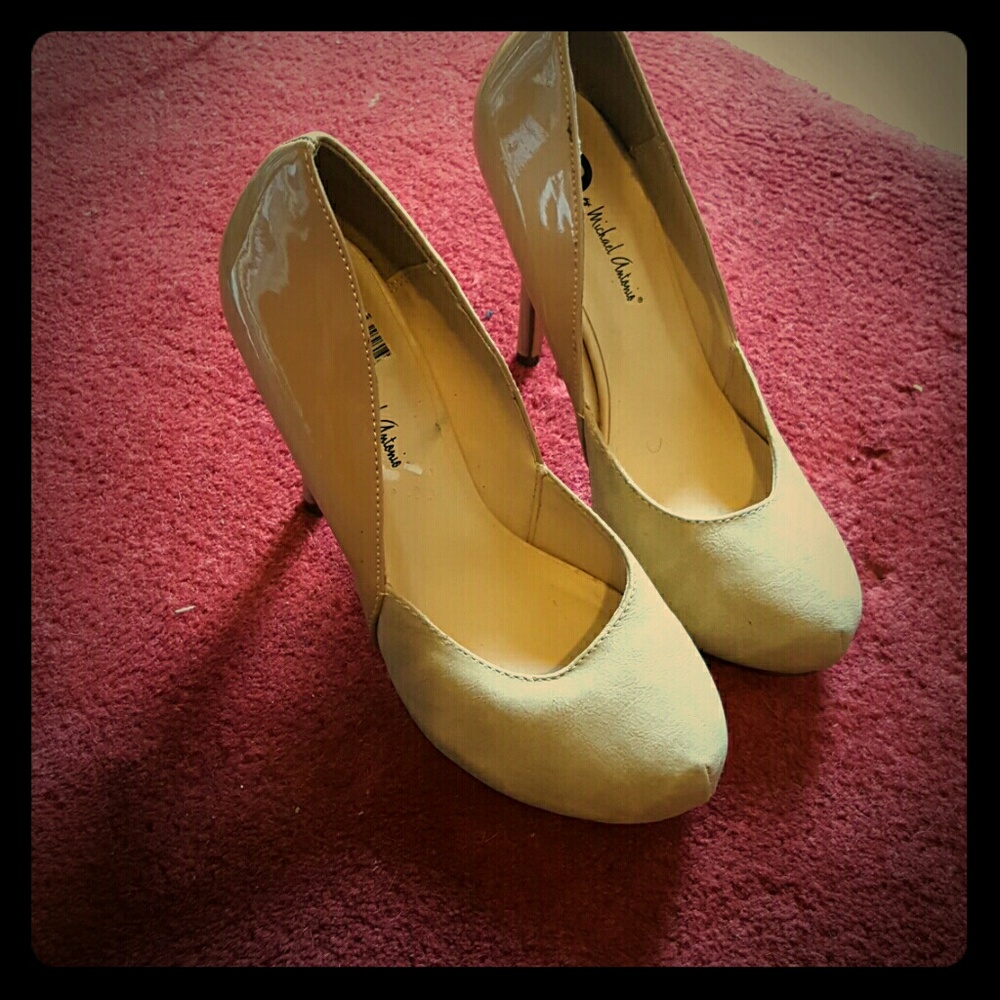 Heels - Picture 2 of 2